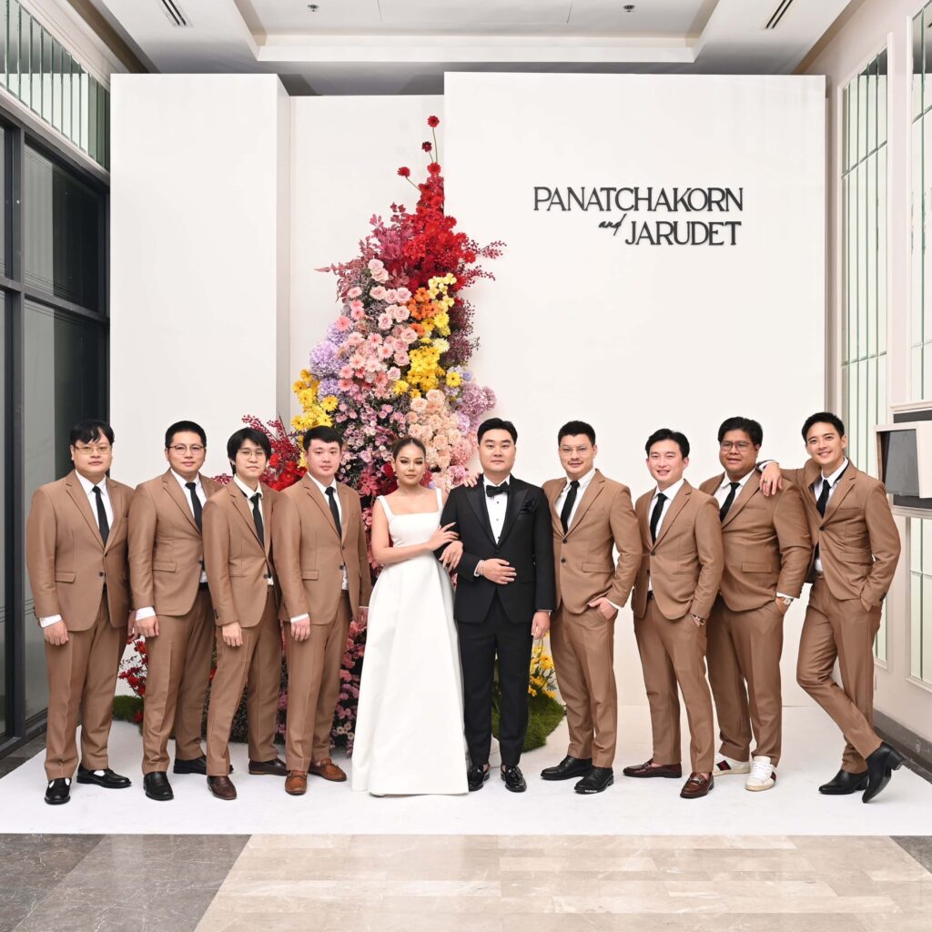 การตกแต่งสถานที่ด้วยสีดอกไม้สด