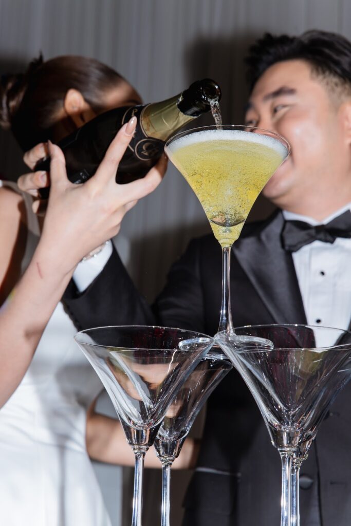 พิธีรินแชมเปญในข่วงสุดท้ายของงาน