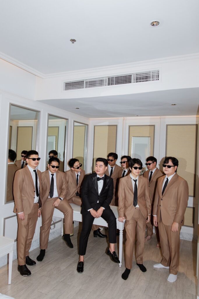 เจ้าบ่าวและเพื่อนเจ้าบ่าว ณ U Sathorn Bangkok