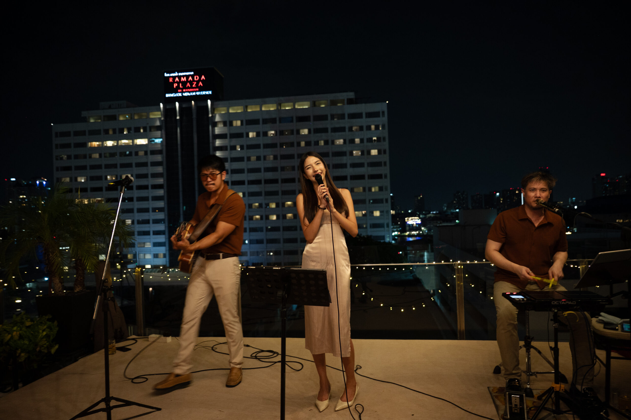 วงดนตรีสดขาประจำ ณ Hotel Once Bangkok