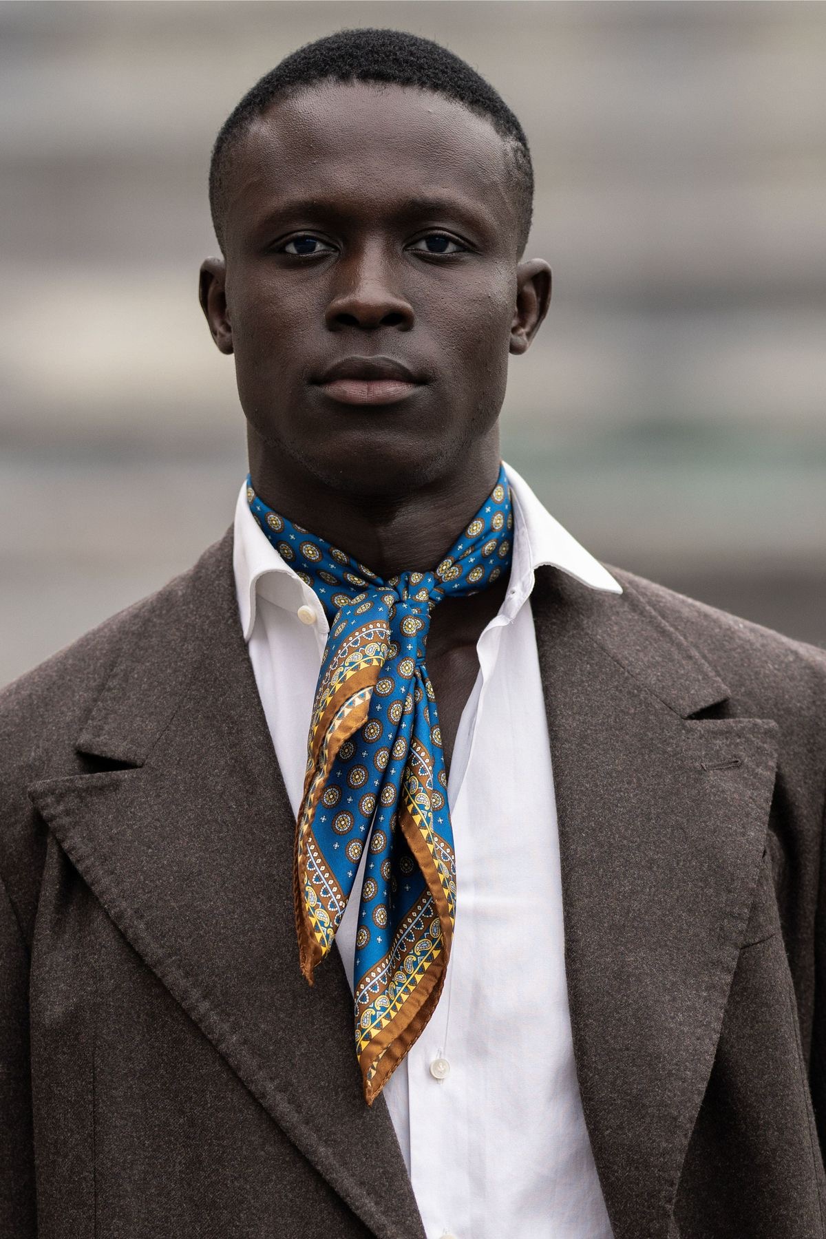 เครื่องประดับเจ้าบ่าวผ้าพันคอสุดวินเทจ