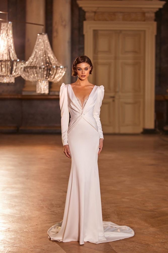 ชุดแต่งงานสาวไหล่กว้างแบบตั้งฉาก