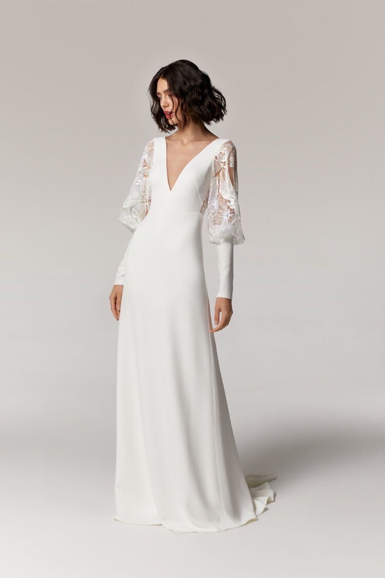 ชุดแต่งงานสาวไหล่กว้างแขนยาวผ้าลูกไม้