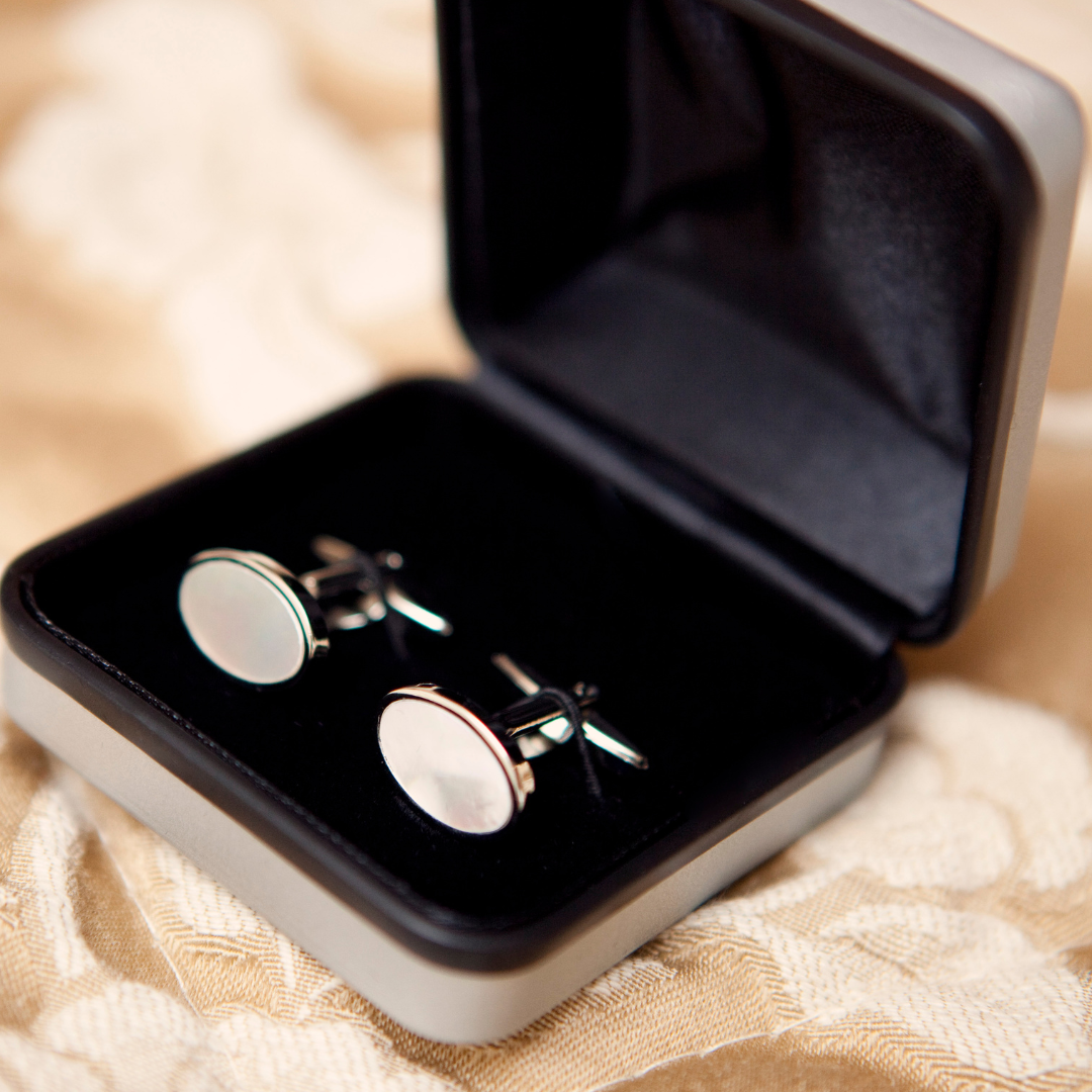 เครื่องประดับเจ้าบ่าวแบบกระดุมกลัดแขนเสื้อ