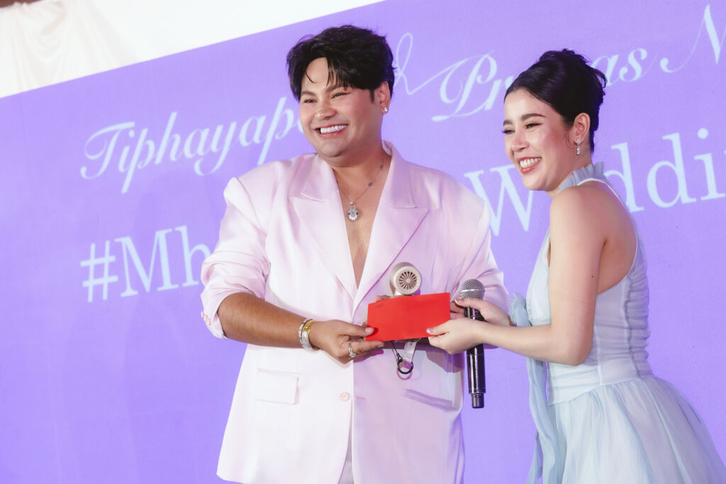 มอบรางวัลผู้โชคดี ณ โยนช่อดอกไม้บ่าวสาว ณ Avani Ratchada Bangkok