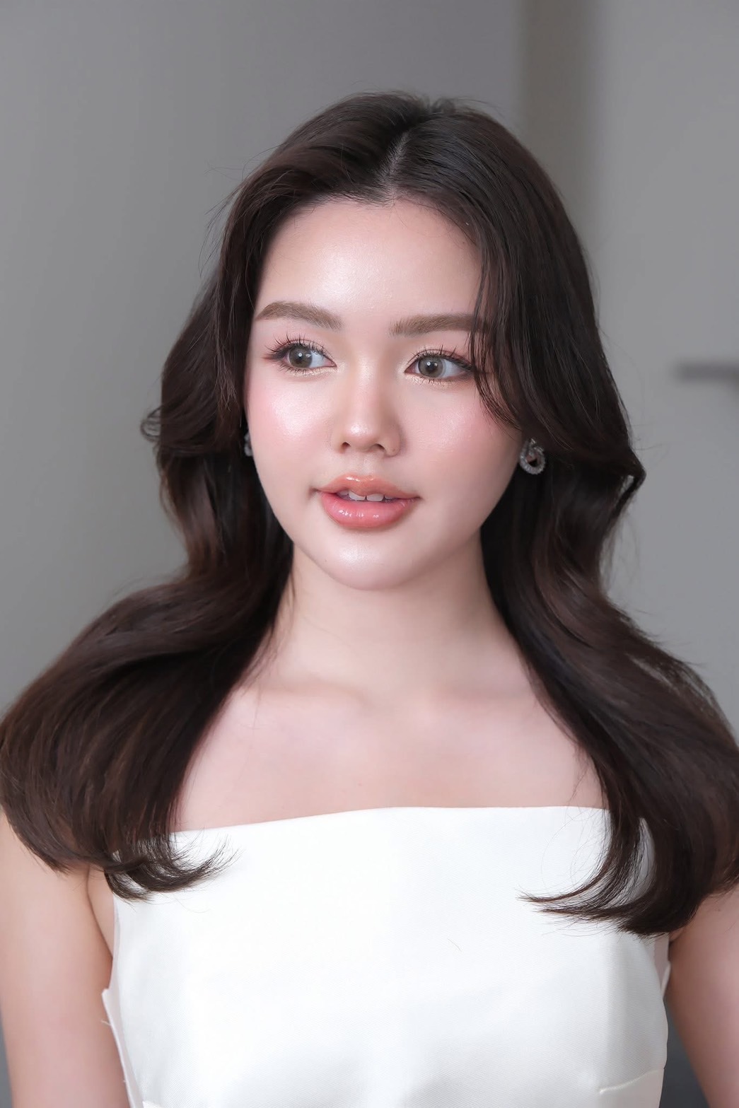 ทำผมไปงานแต่งหน้ากลมแบบปล่อยยาว