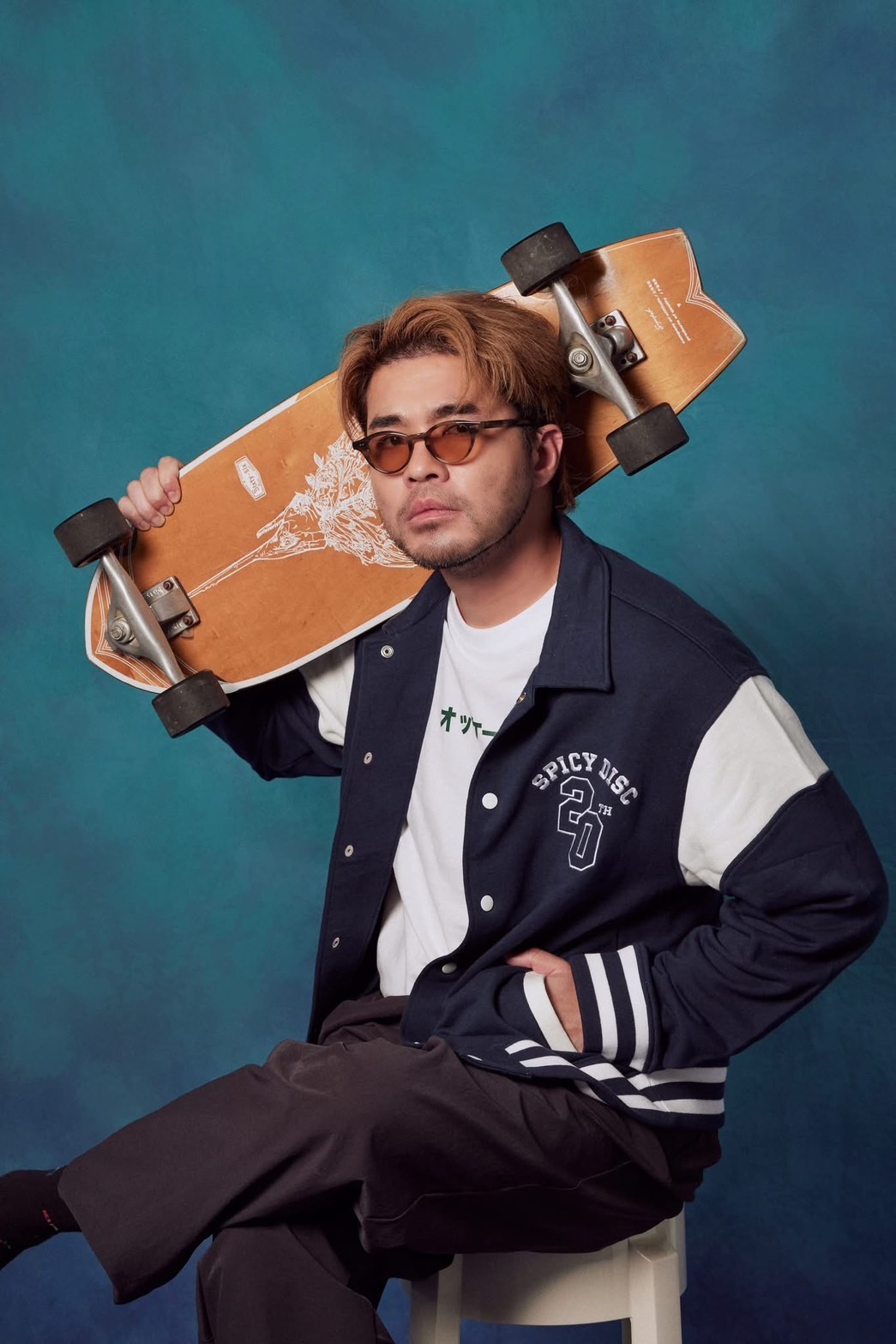 นักร้องงานแต่งและนักแต่งเพลงมากฝีมือ