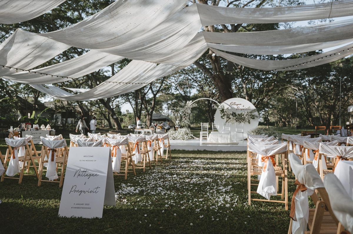 ตกแต่งเต็นท์งานแต่งเน้นความเรียบง่ายของสวน
