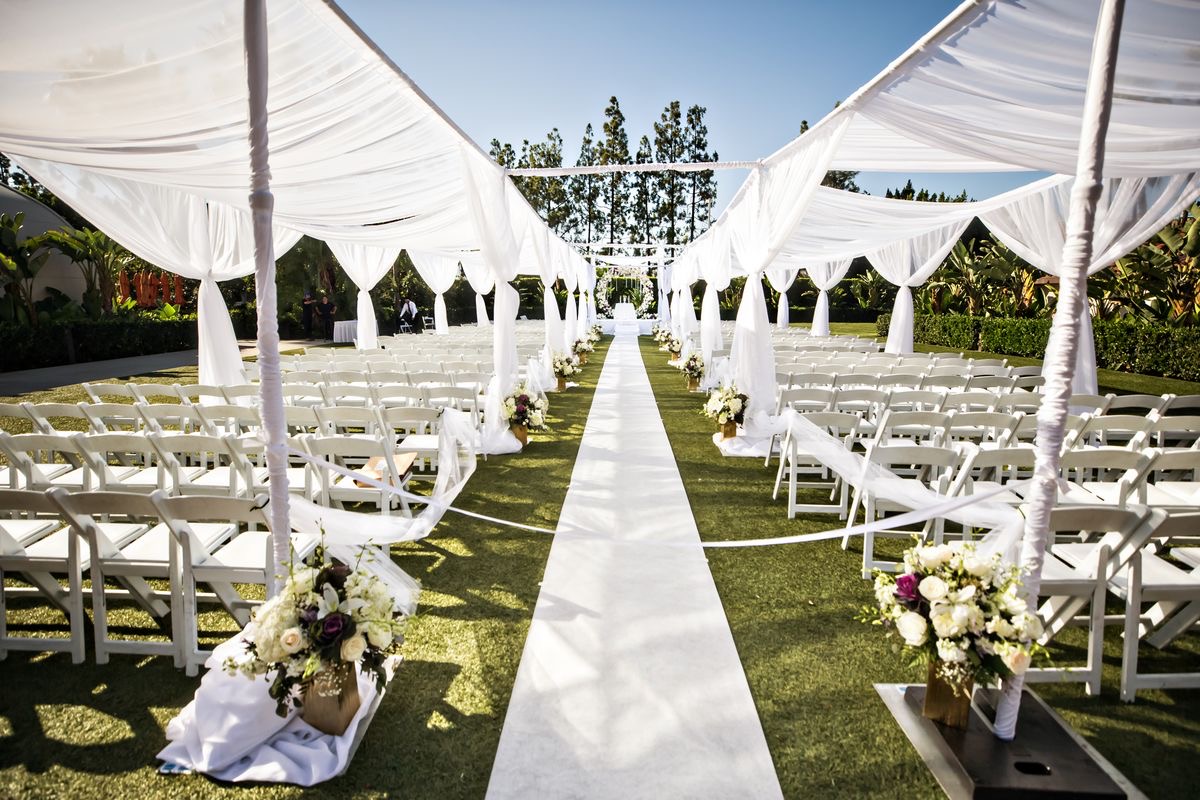 ตกแต่งเต็นท์งานแต่งด้วยความเป็นระเบียบ