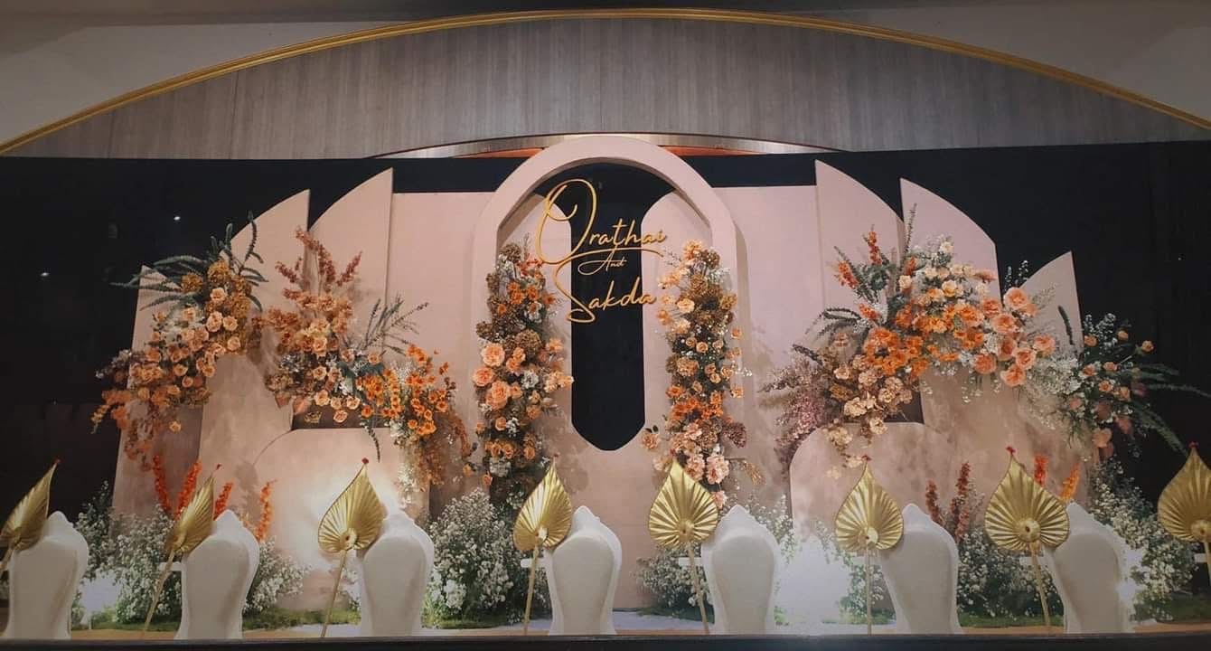 ฉากพิธีสงฆ์งานแต่งสีเอิร์ทโทน