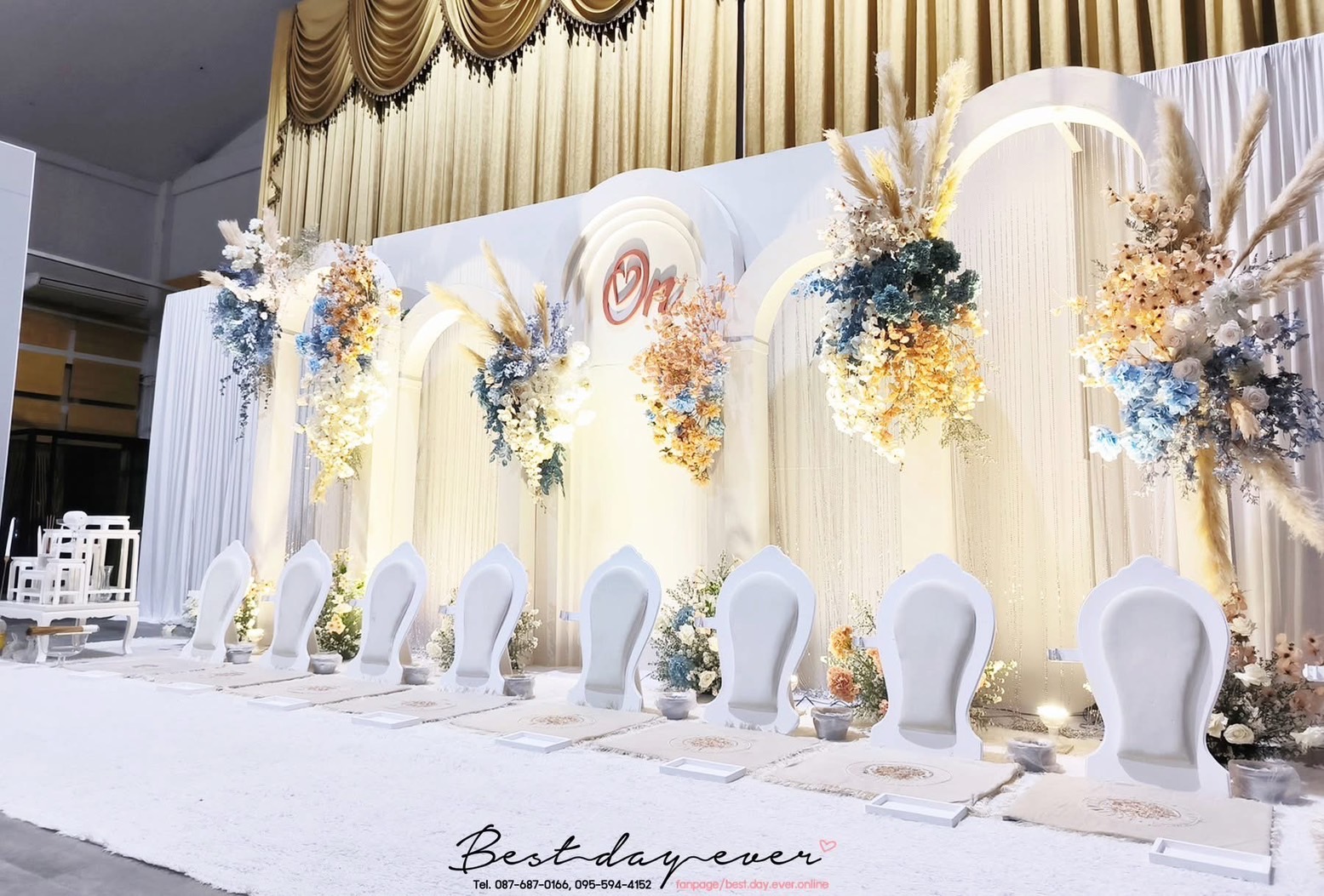 พิธีสงฆ์งานแต่งดอกไม้สีสันสดใส