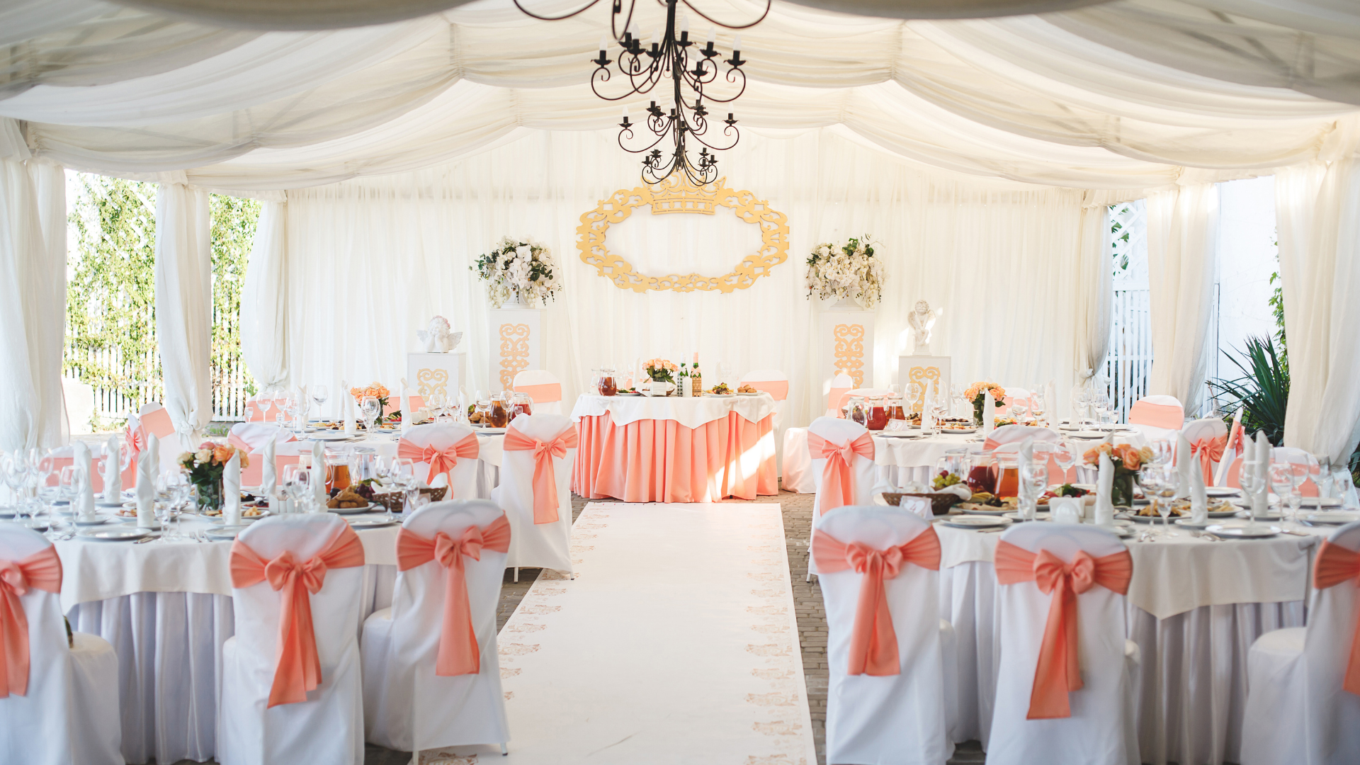 ตกแต่งเต็นท์งานแต่งด้วยผ้าโปร่งแสง