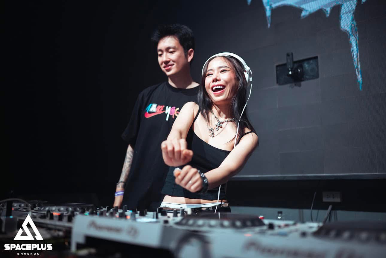 DJ งานแต่ง DJ Roxy June