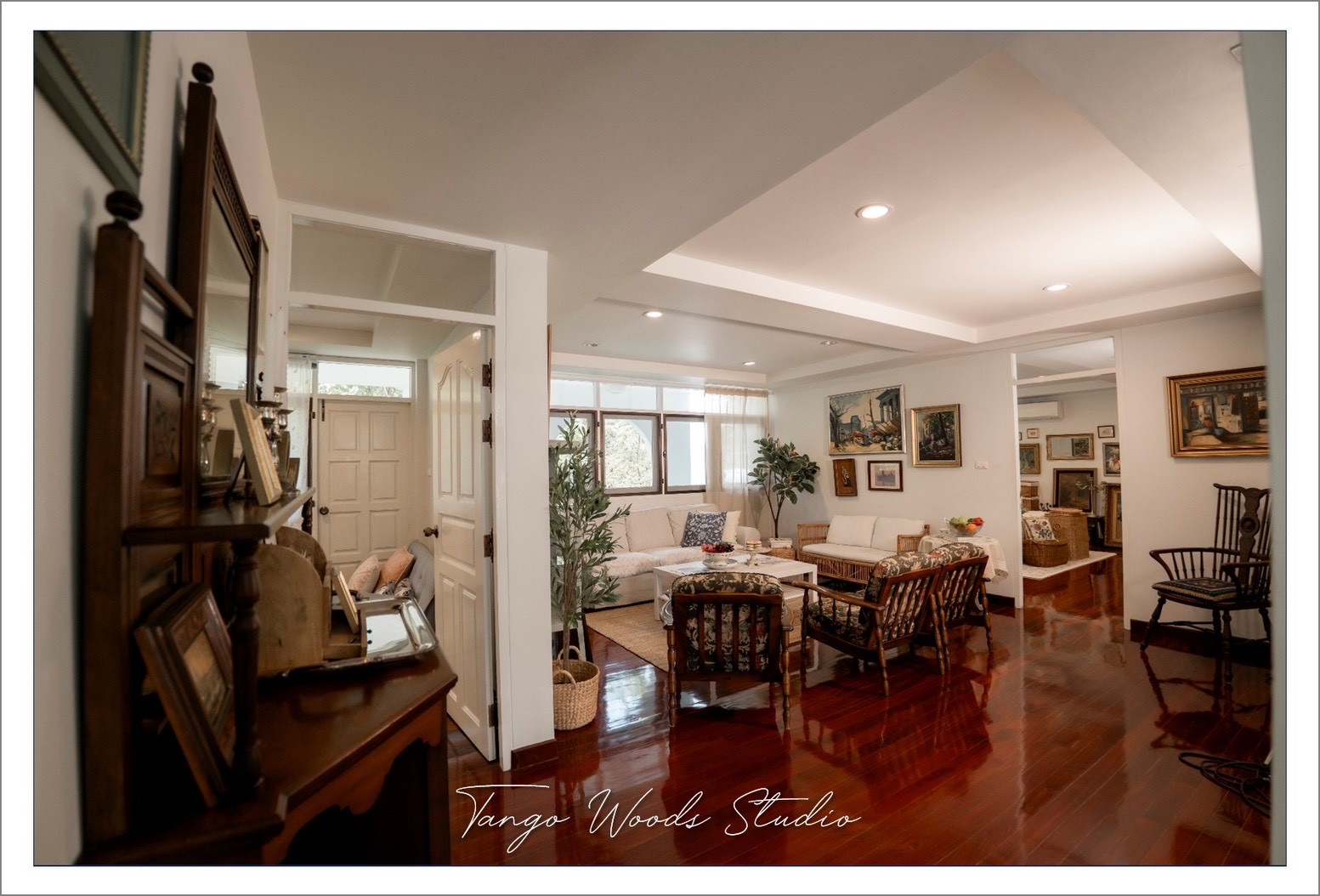 บ้านหลังเล็กสีขาว Tango Woods Studio