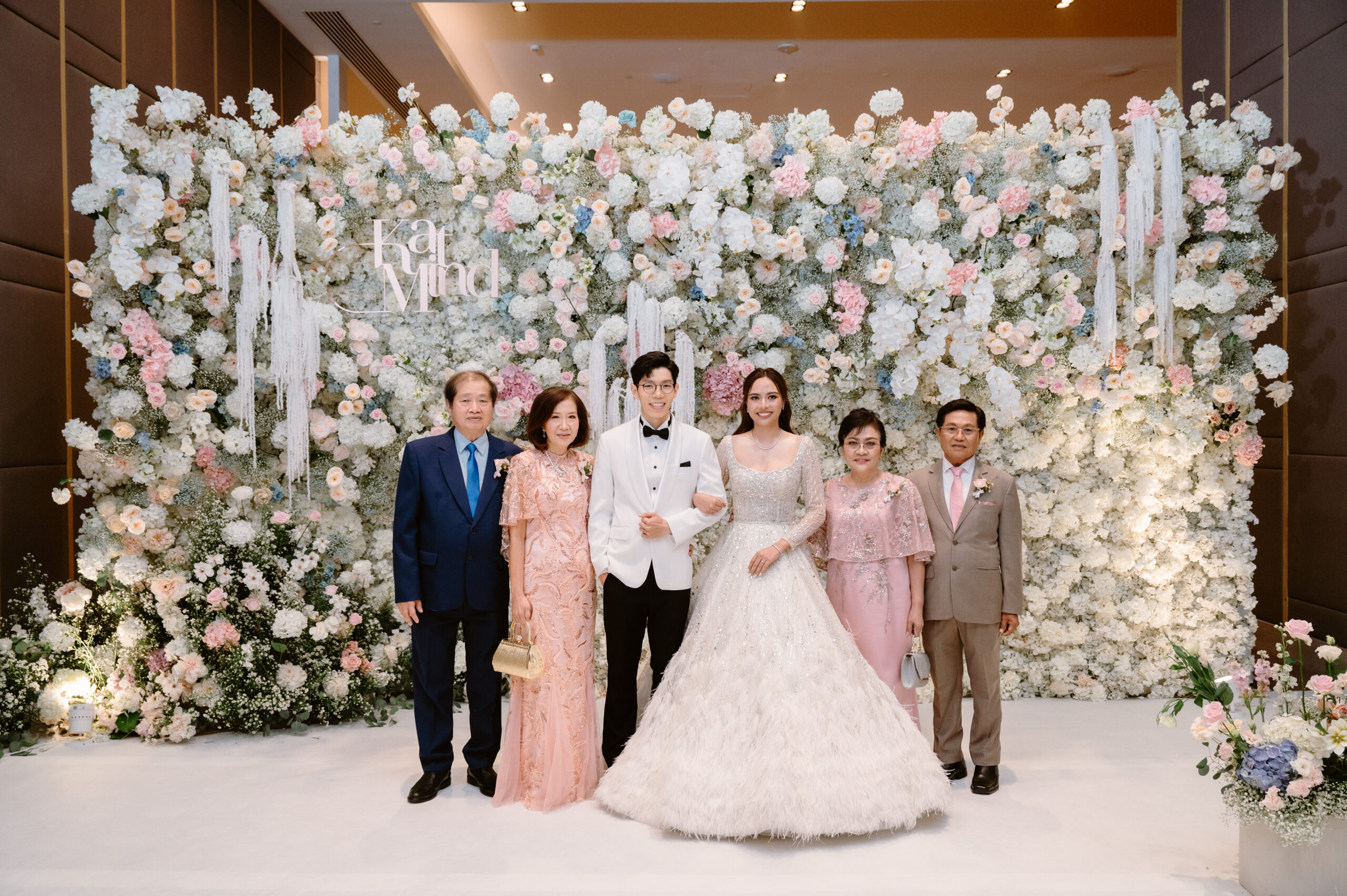 ถ่ายภาพครอบครัว รีวิวแต่งงานที่คู่บ่าวสาวตั้งใจคัดสรรทุกอย่างด้วยตัวเอง ณ Anantara Riverside Bangkok Resort & Avani+ Riverside Bangkok Hotel