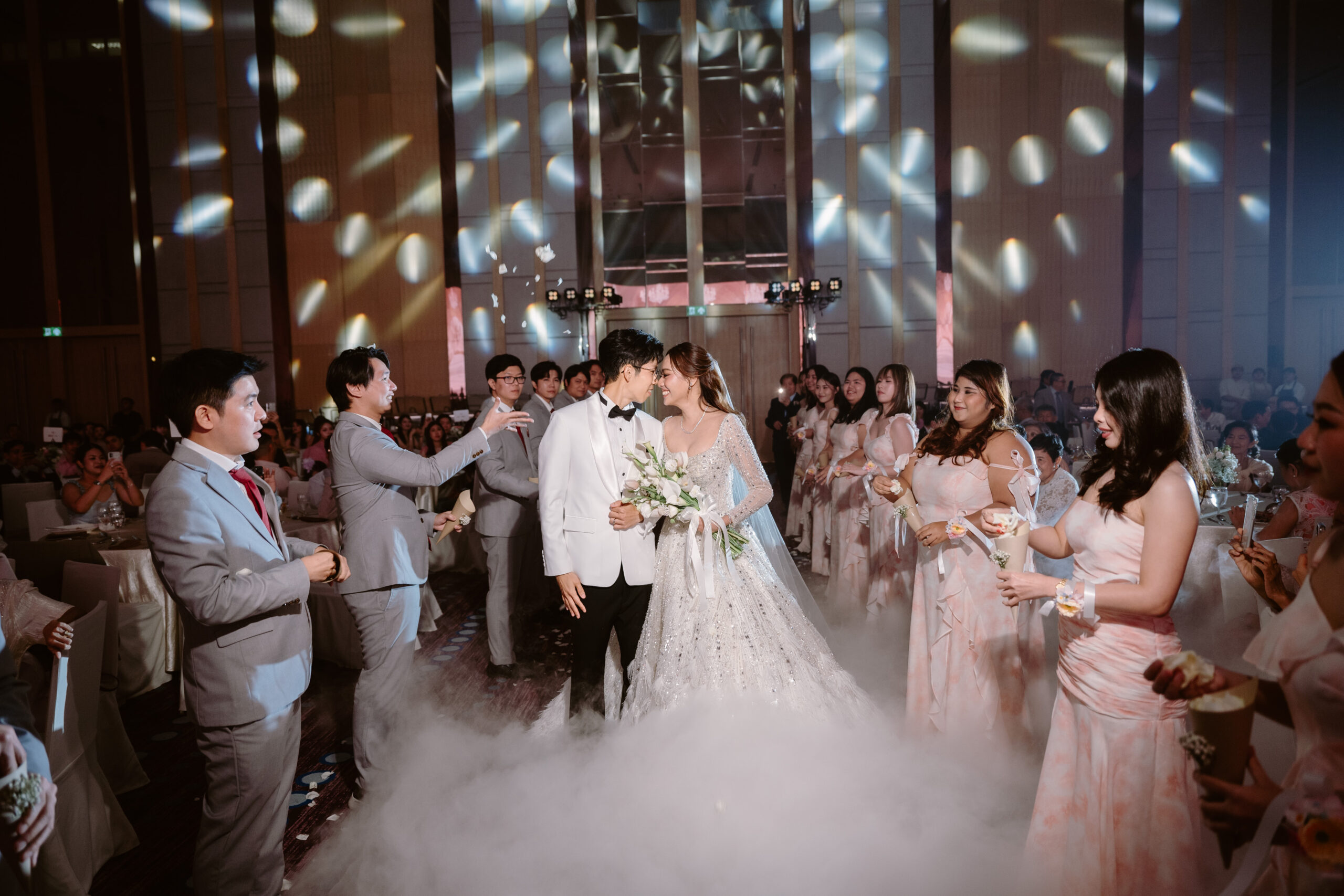 เปิดตัวคู่บ่าวสาว รีวิวแต่งงานที่คู่บ่าวสาวตั้งใจคัดสรรทุกอย่างด้วยตัวเอง ณ Anantara Riverside Bangkok Resort & Avani+ Riverside Bangkok Hotel