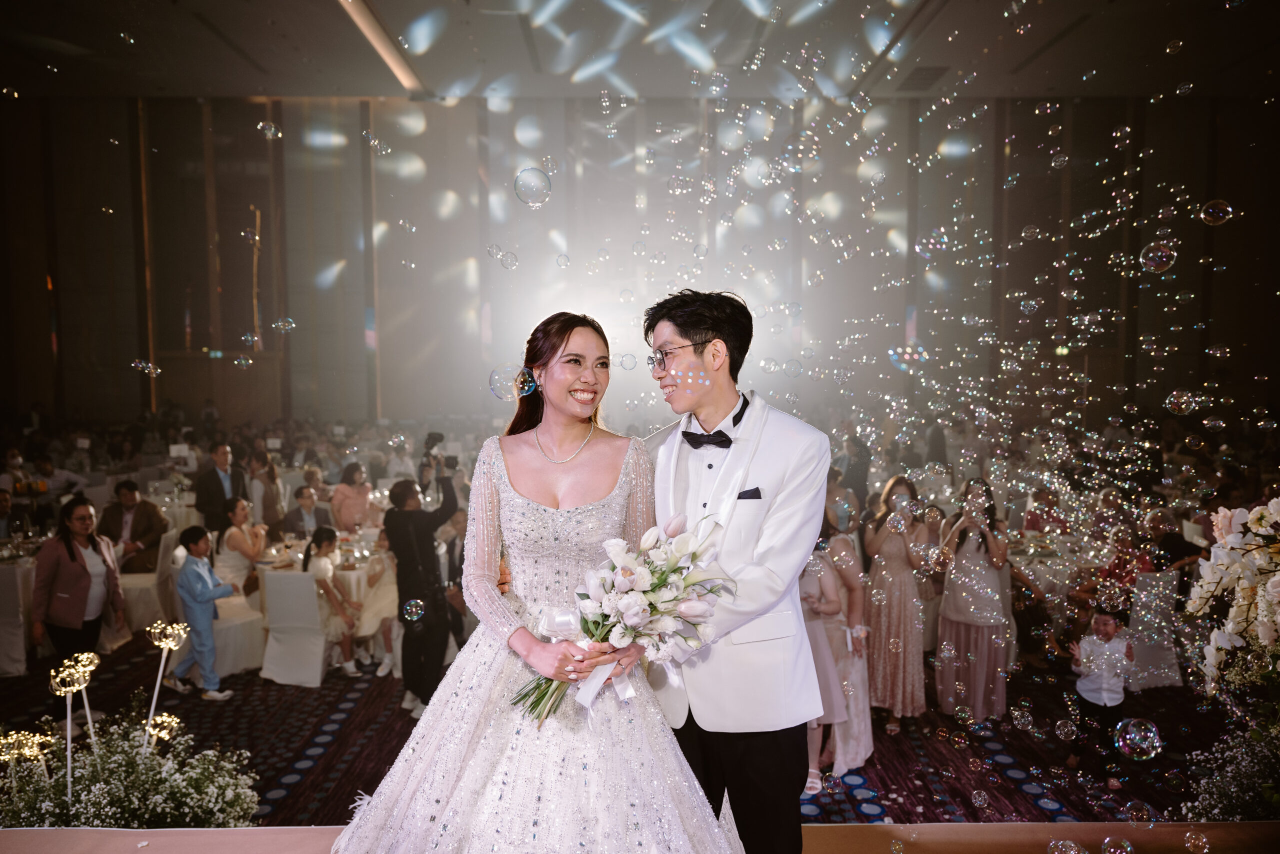 โยนช่อดอกไม้บ่าวสาว รีวิวแต่งงานที่คู่บ่าวสาวตั้งใจคัดสรรทุกอย่างด้วยตัวเอง ณ Anantara Riverside Bangkok Resort & Avani+ Riverside Bangkok Hotel